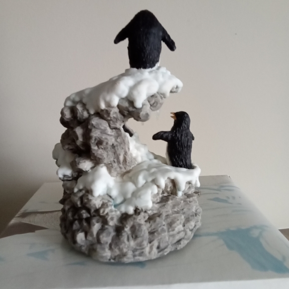 Penguin Westland Music Box Plays Talk To The Animals. - Picture 2 of 7